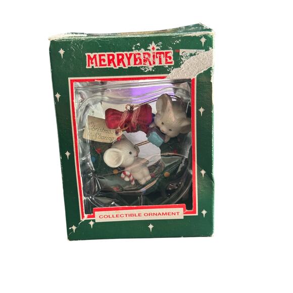 VTG 1992 Lustre Fame LTD Mouse Mice Christmas Is Sharing Ornament Wreath Bow - Picture 2 of 13